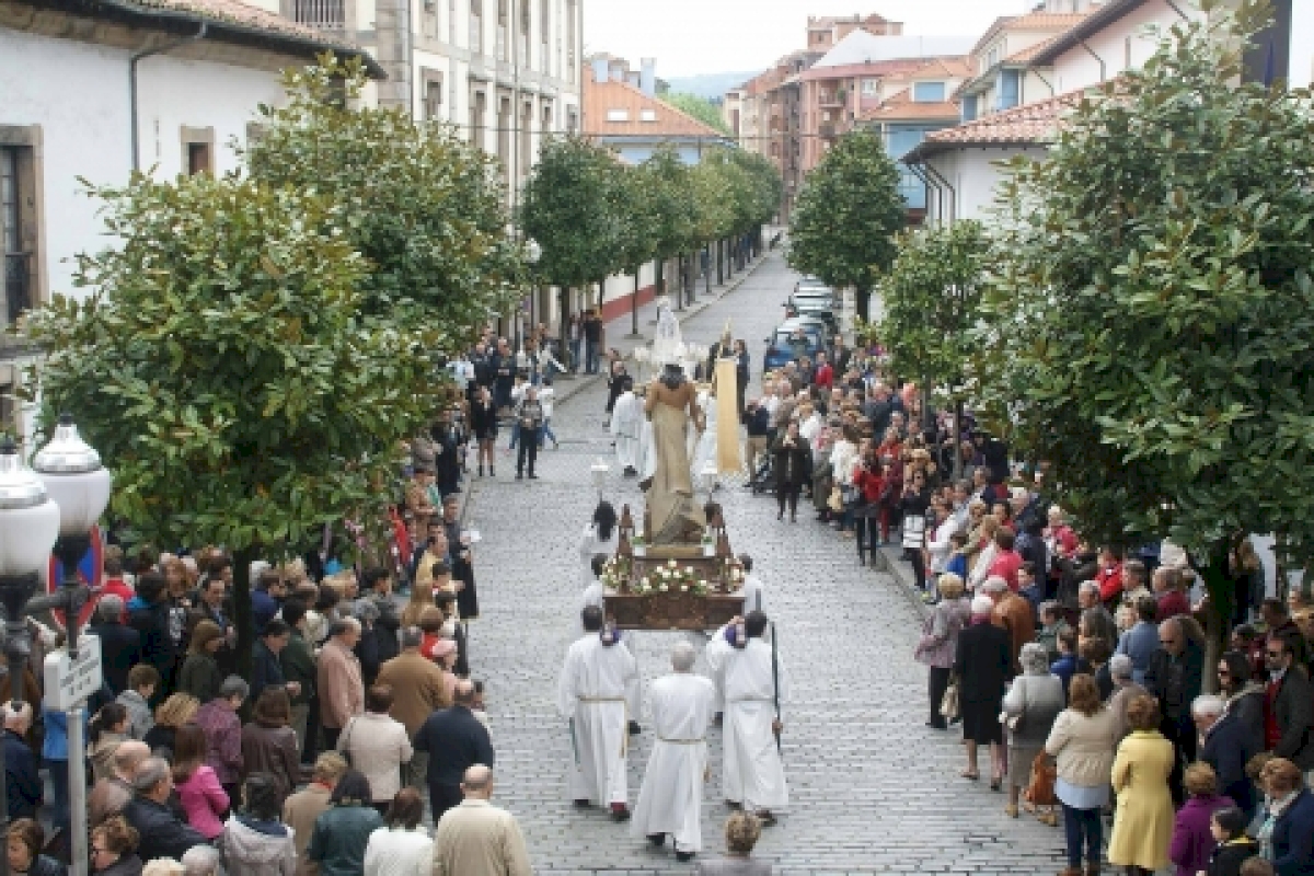 Brillante colofón a la Semana Santa de Villaviciosa con la Procesión ...