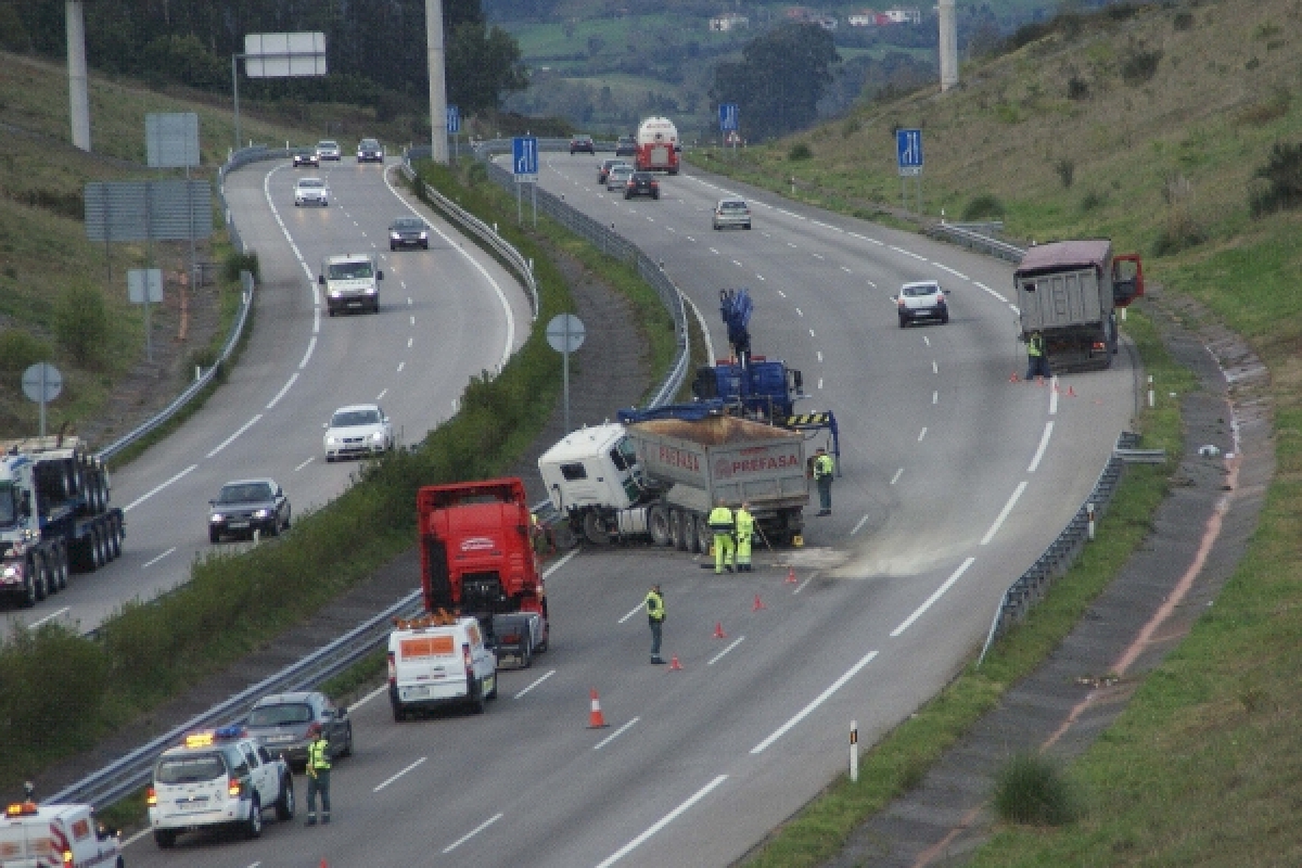 accidente autovia camion.jpg