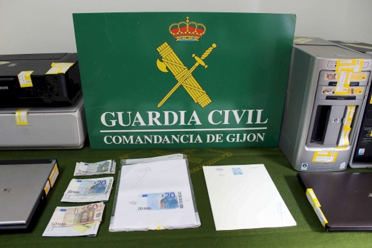 guardia civil billetes.jpg